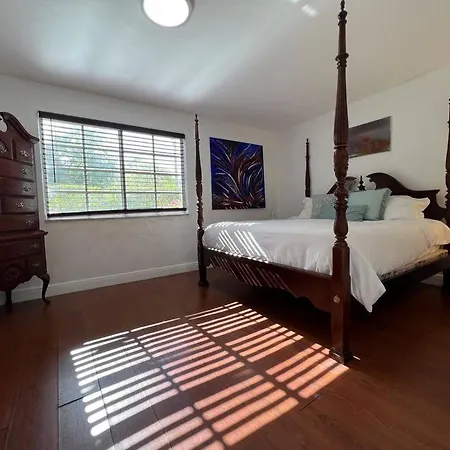 Villa Rustica 5 Bedroom 3 Bath With Pool Next To River 1800-2